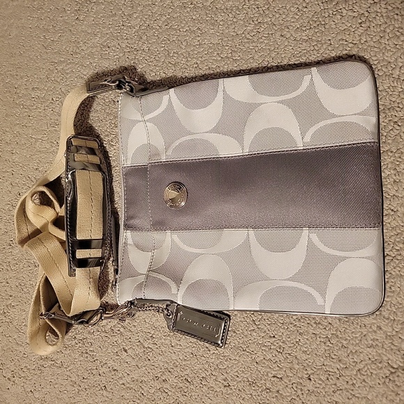 Vintage Coach Crossbody - Picture 1 of 7
